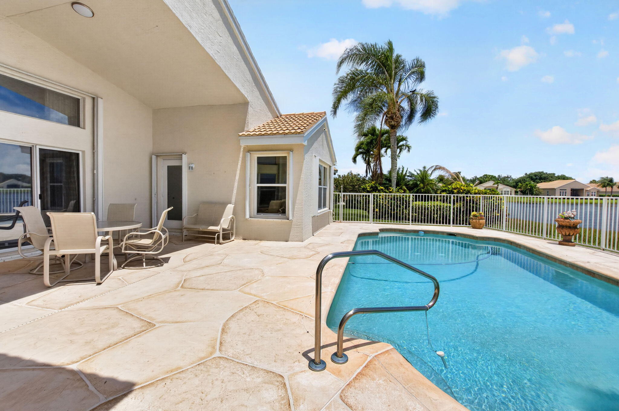 VALENCIA FALLS - Residential