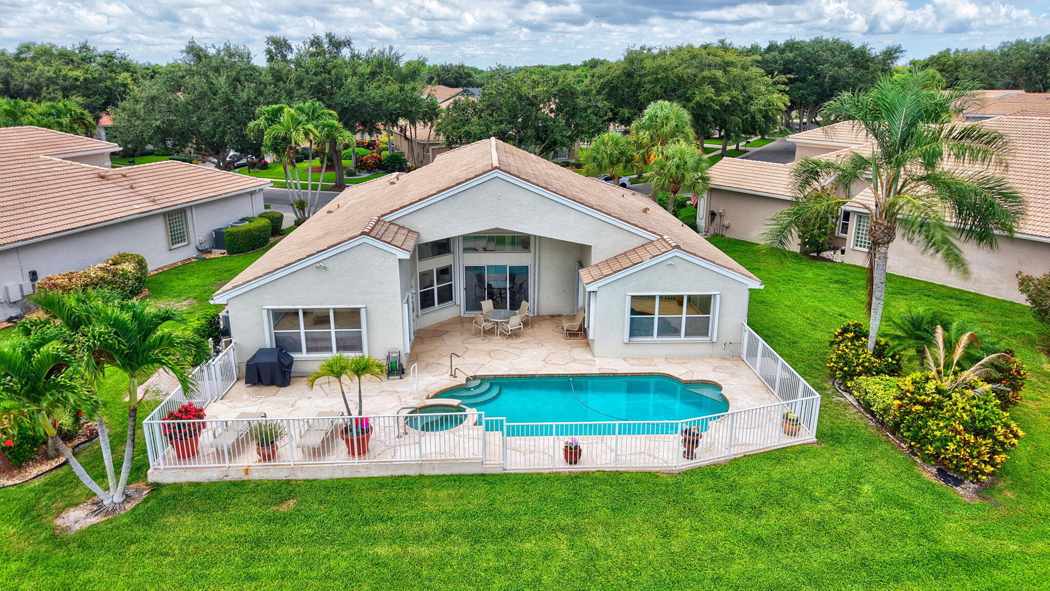 VALENCIA FALLS - Residential