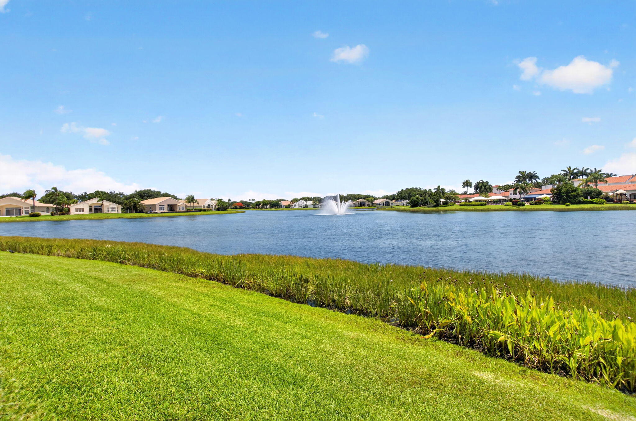 VALENCIA FALLS - Residential