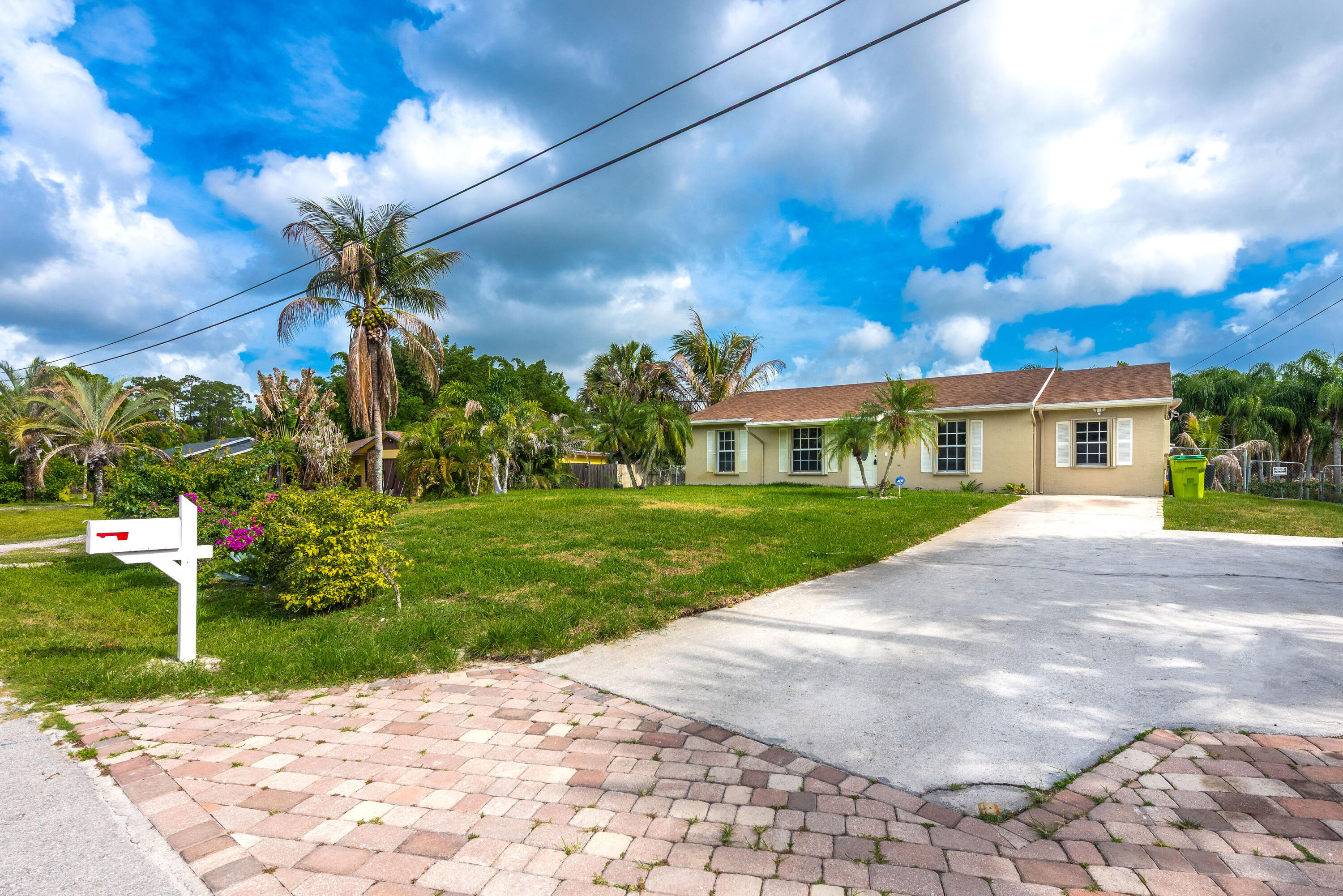 LOXAHATCHEE GROVES - Residential