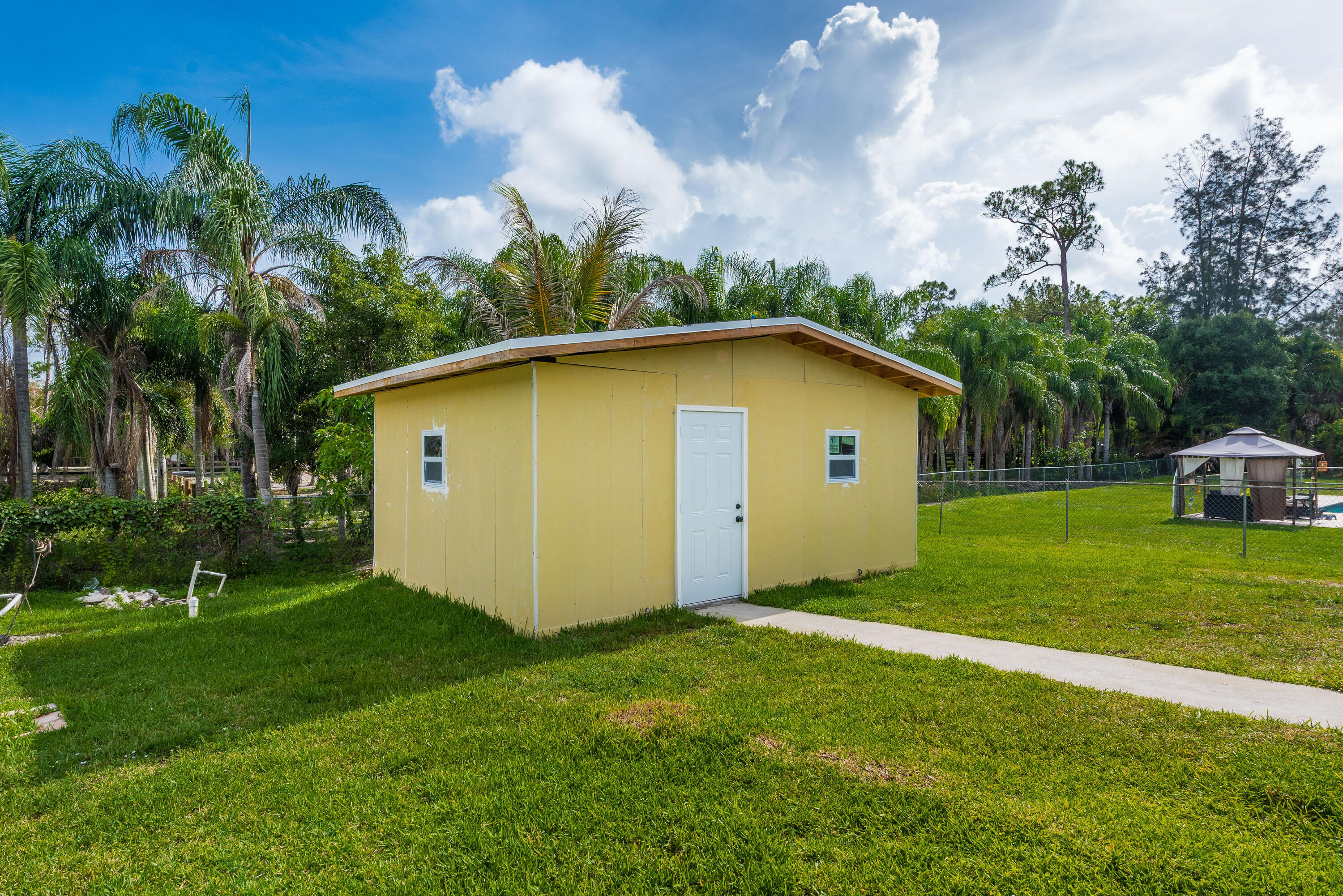 LOXAHATCHEE GROVES - Residential
