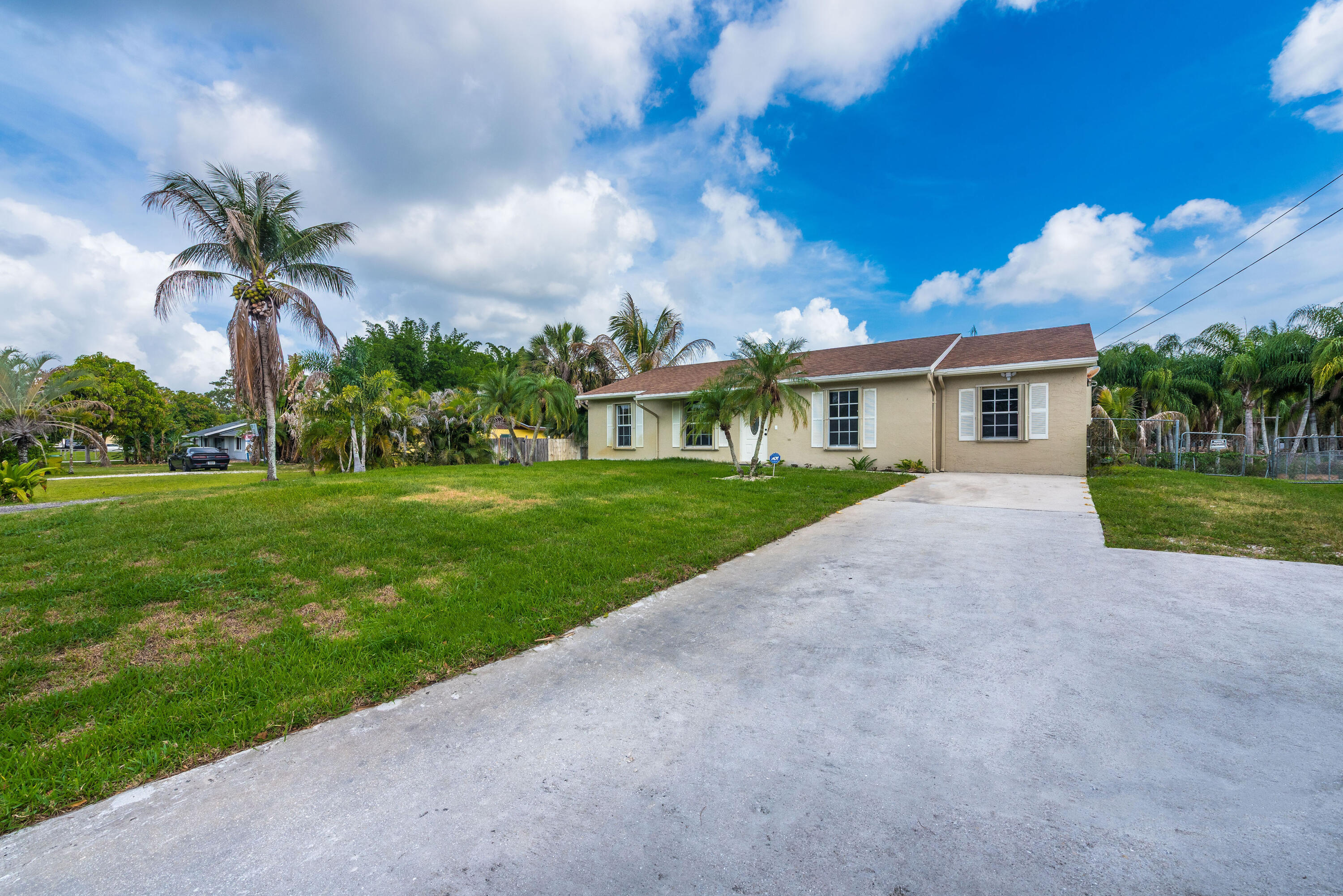 LOXAHATCHEE GROVES - Residential