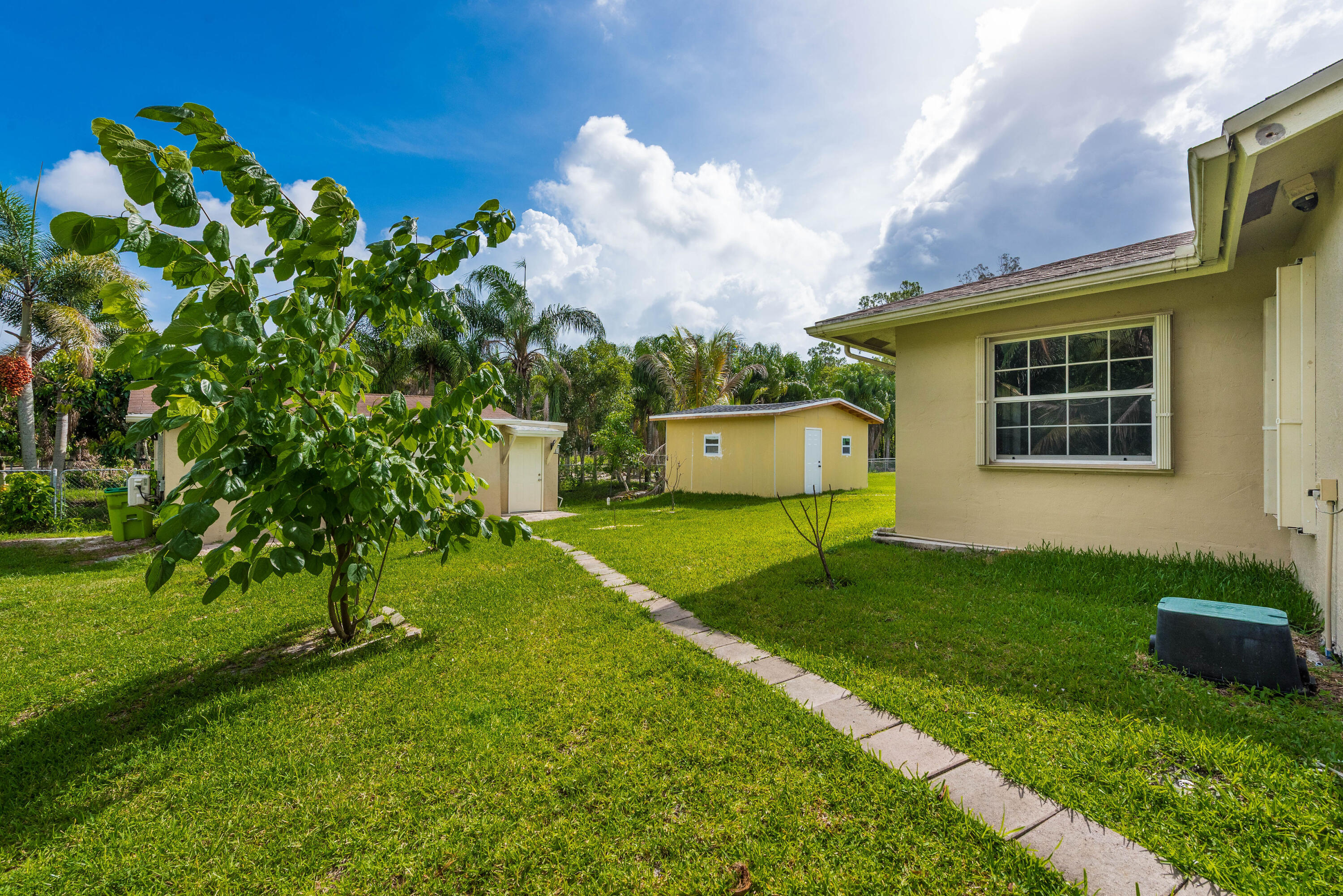 LOXAHATCHEE GROVES - Residential