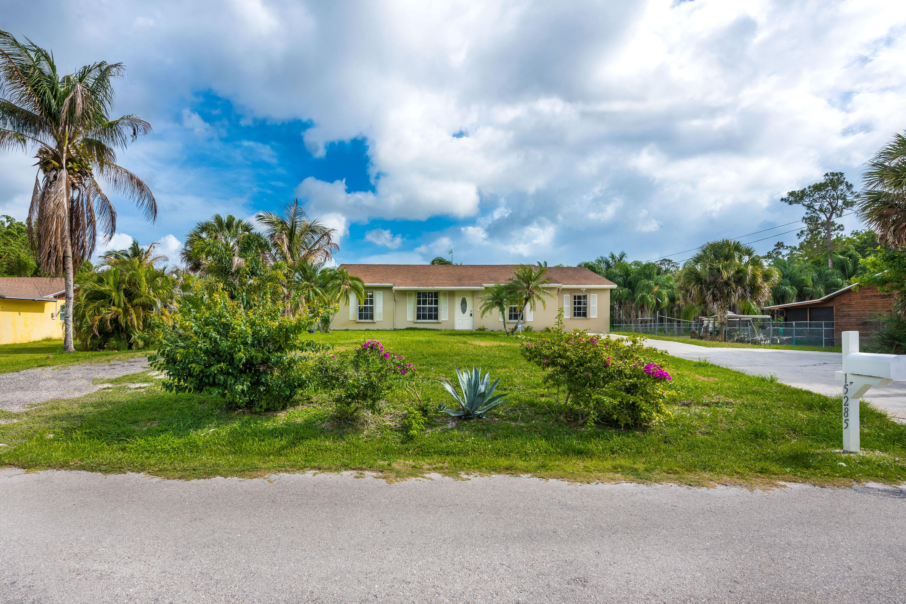 LOXAHATCHEE GROVES - Residential