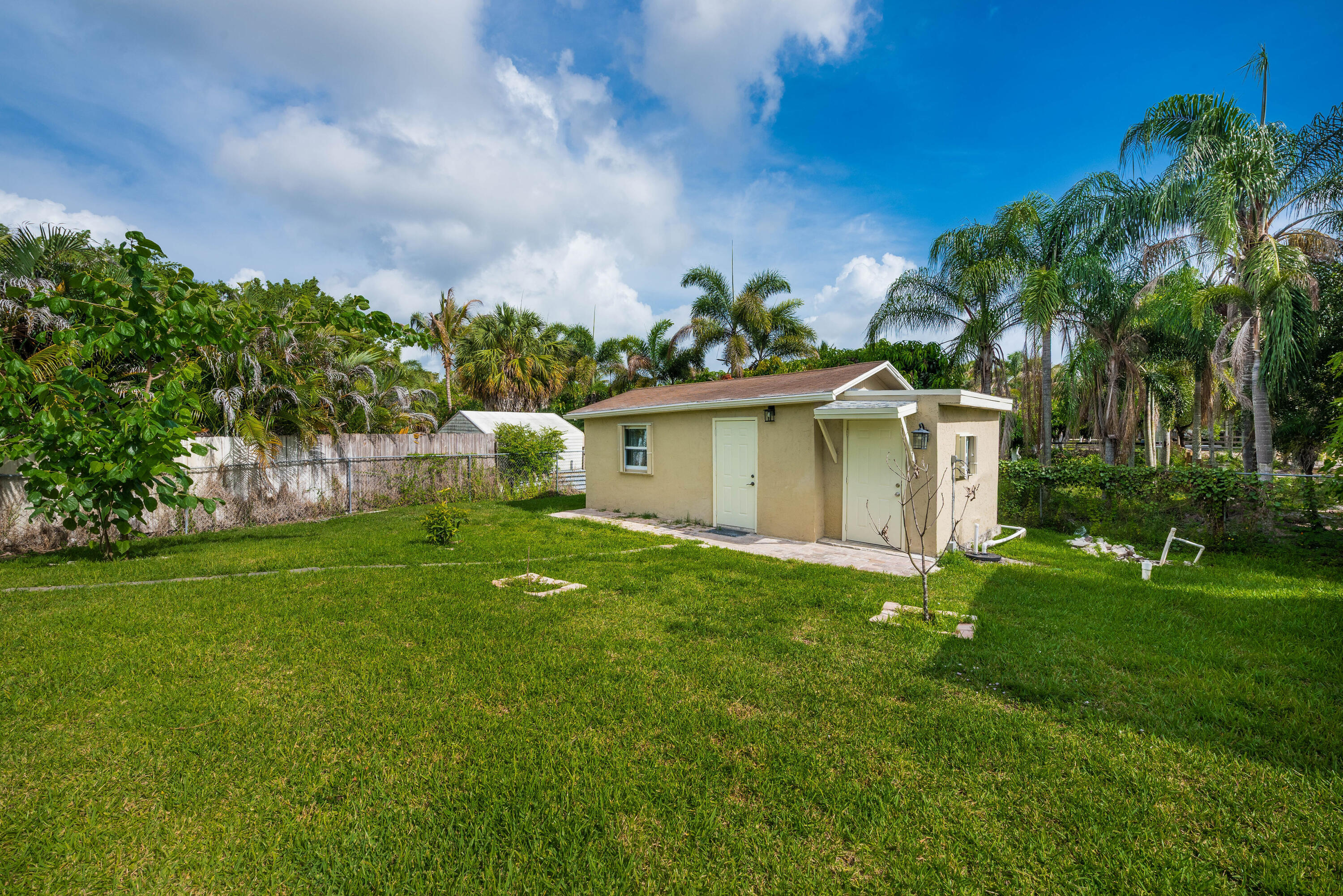 LOXAHATCHEE GROVES - Residential