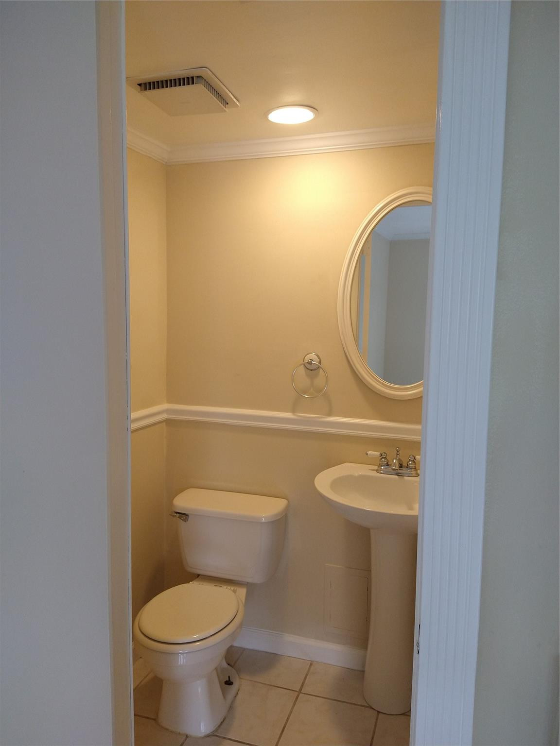SUN AND LAKE CONDO - Residential Lease