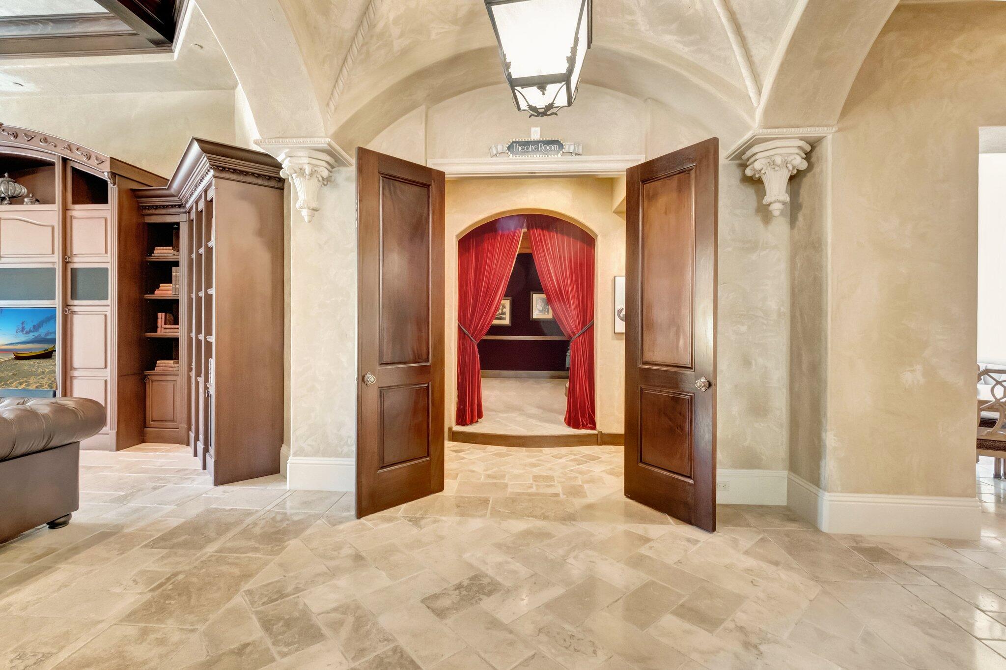 MIZNER LAKE ESTATES - Residential