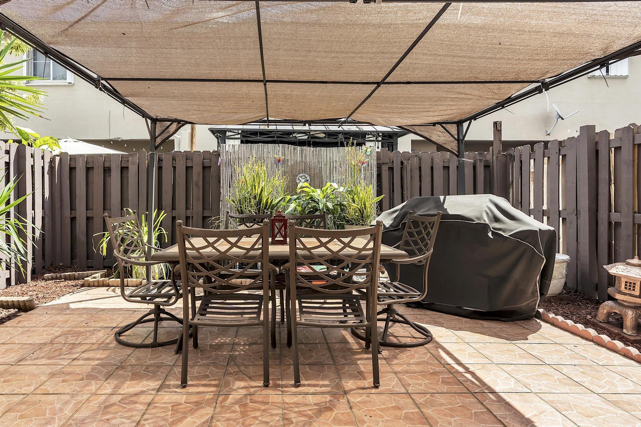 PASEOS AT MIAMI LAKES - Residential