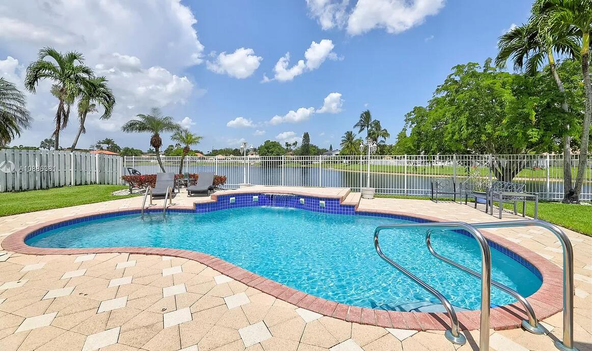 NEW ORLEANS LAKESITES - Residential