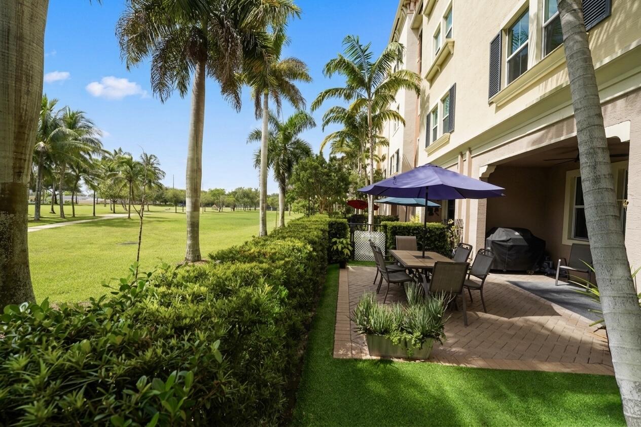 SAWGRASS LAKES - Residential