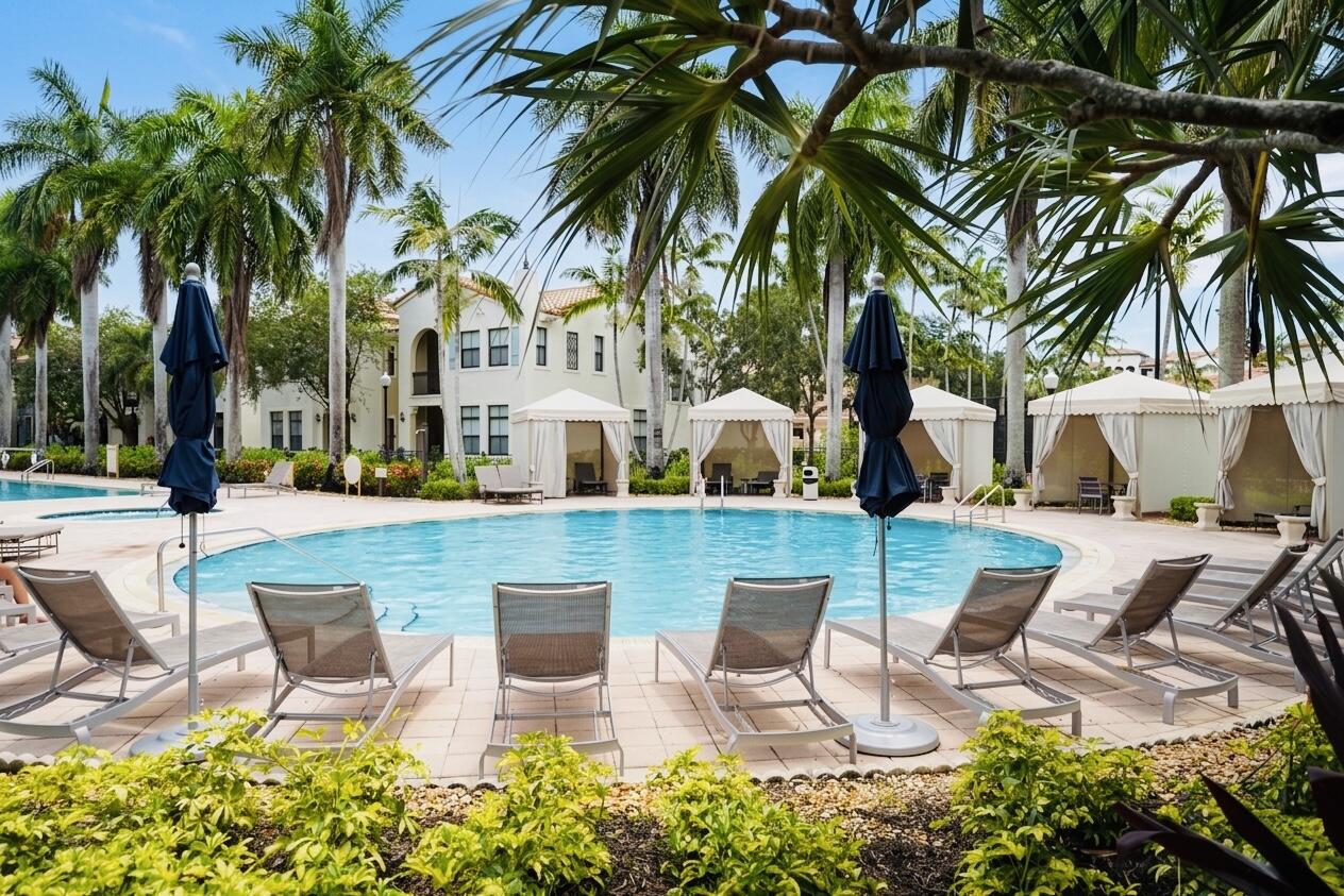 SAWGRASS LAKES - Residential