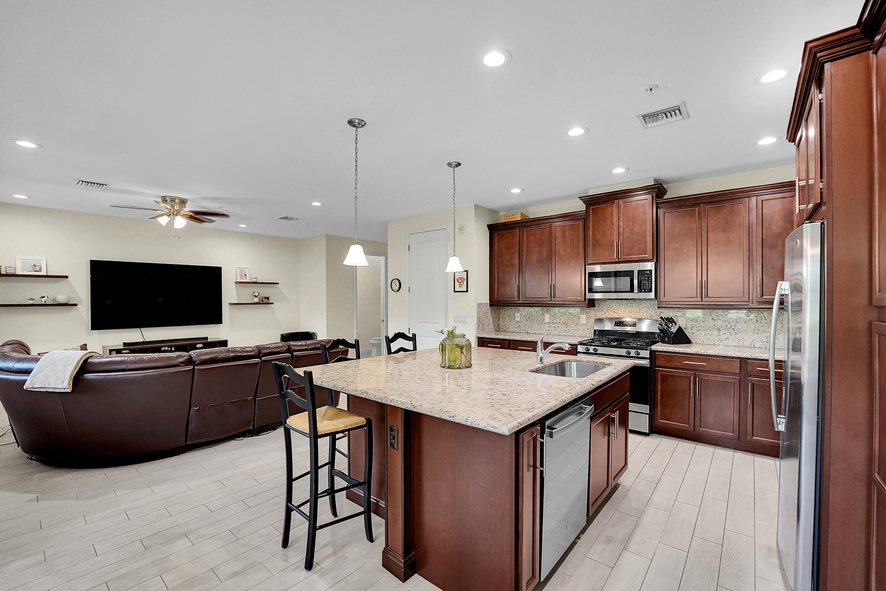 SAWGRASS LAKES - Residential