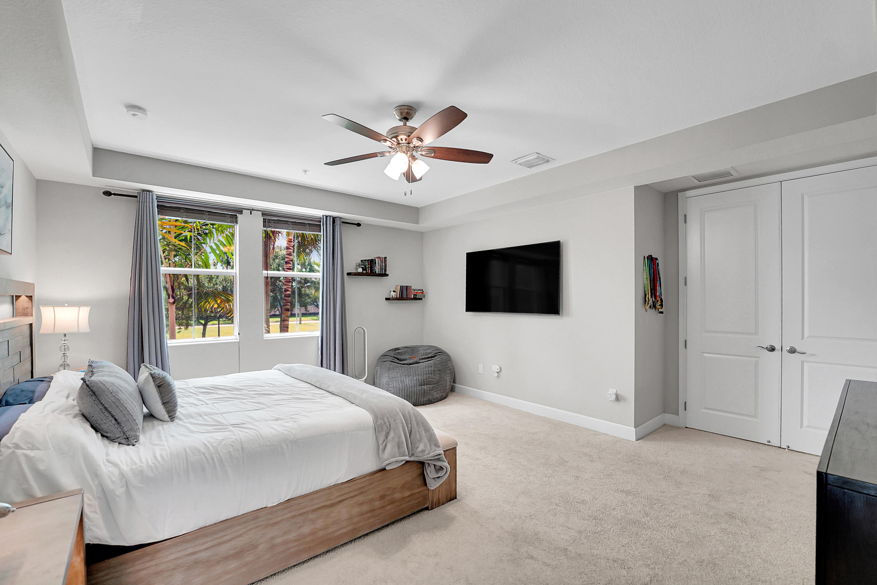 SAWGRASS LAKES - Residential