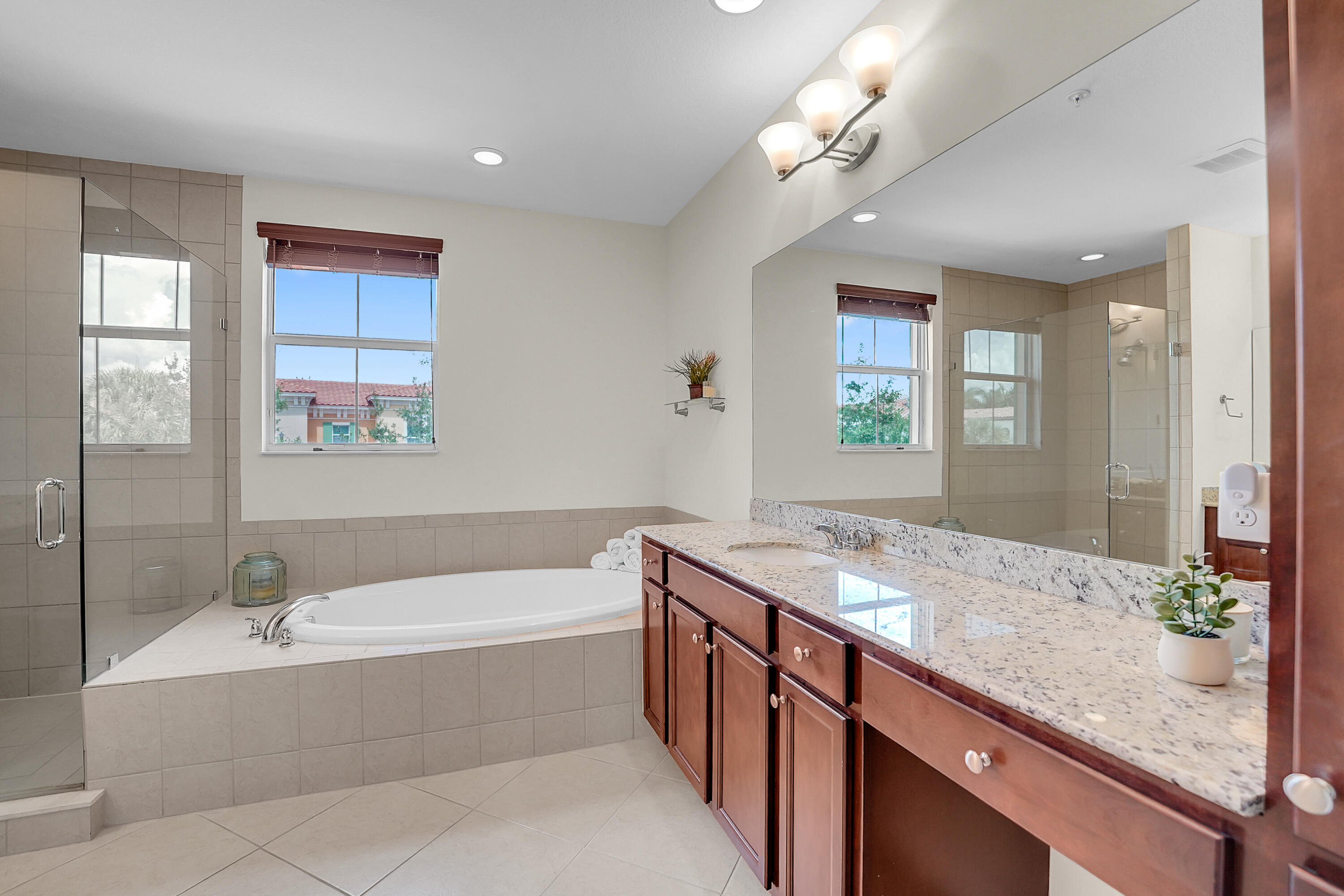 SAWGRASS LAKES - Residential