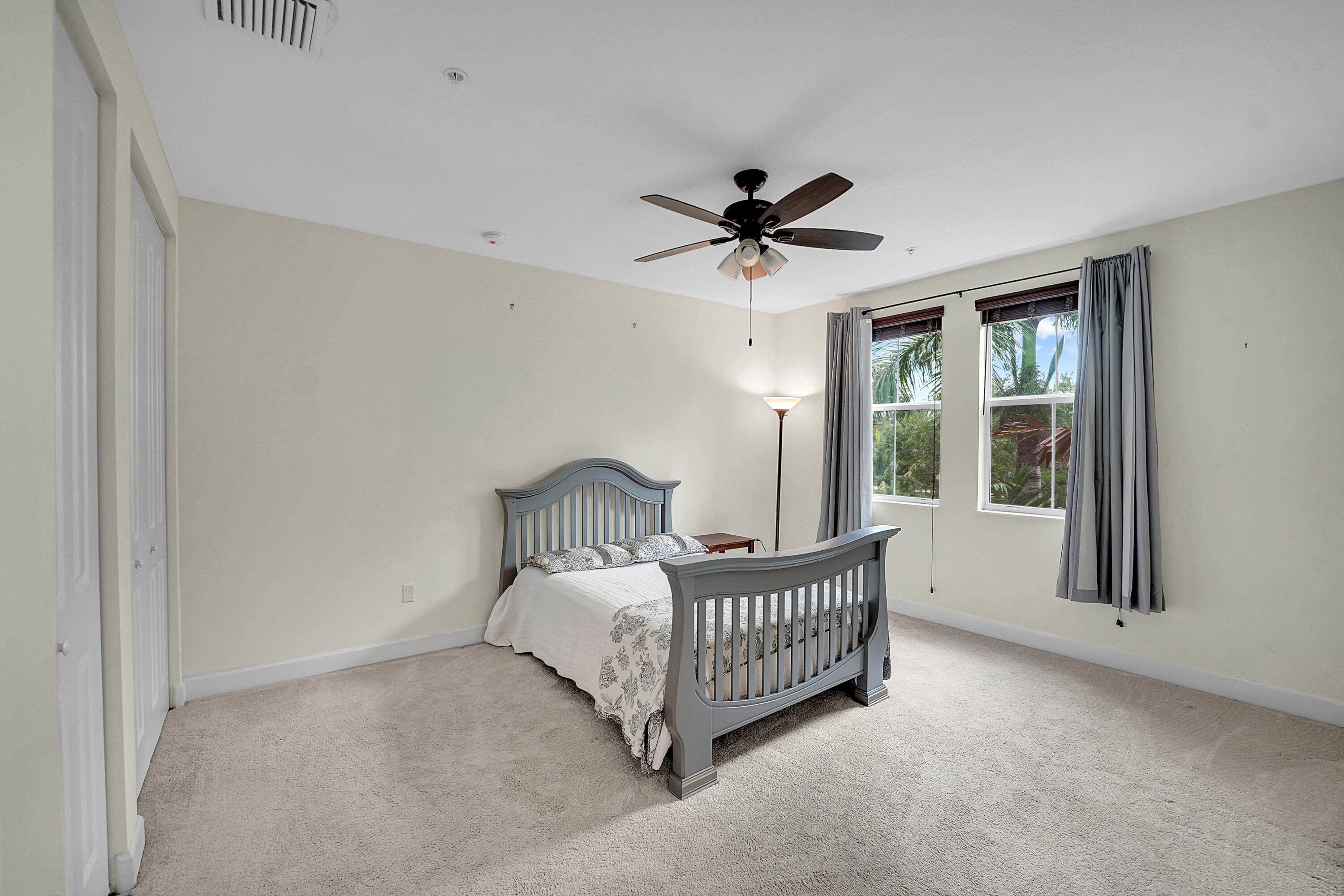 SAWGRASS LAKES - Residential