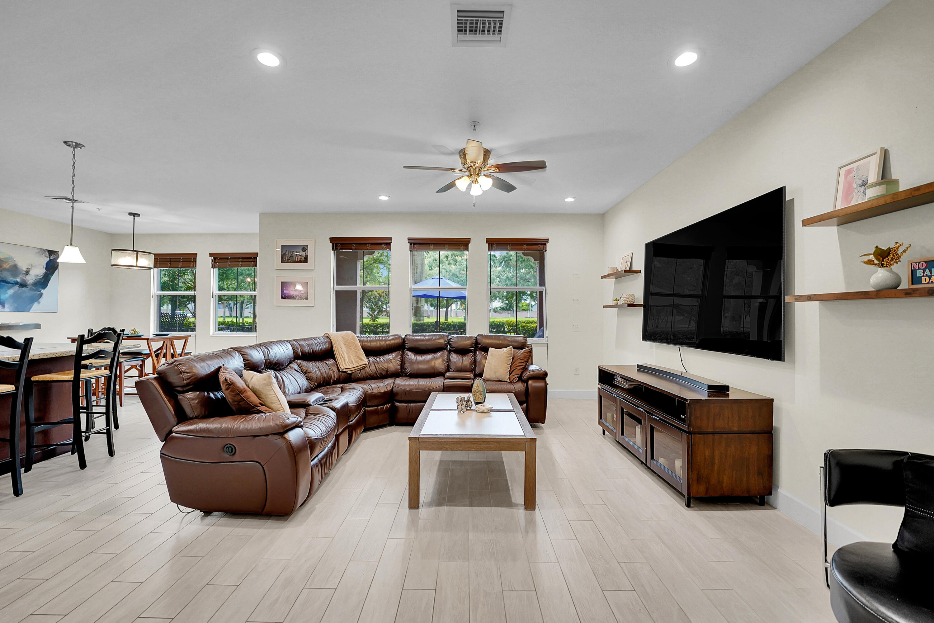 SAWGRASS LAKES - Residential