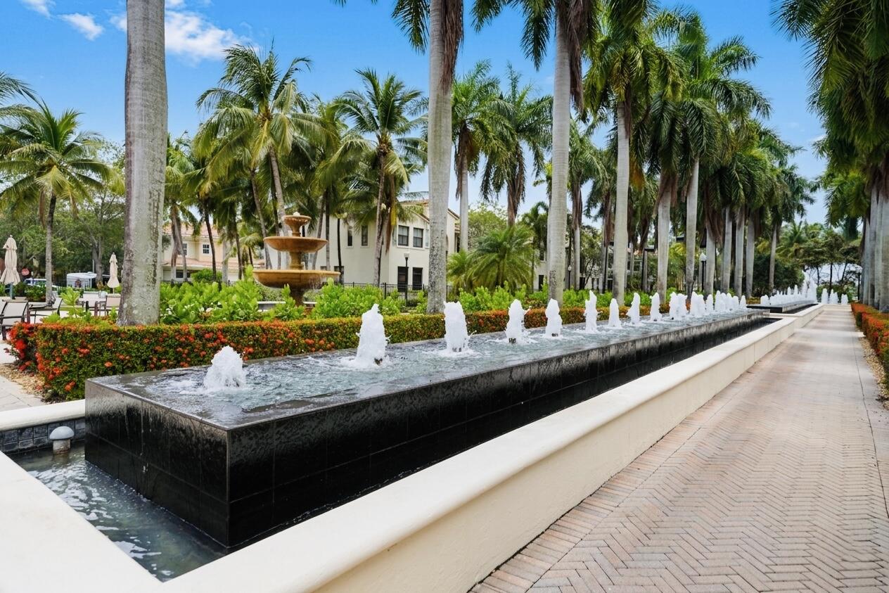 SAWGRASS LAKES - Residential