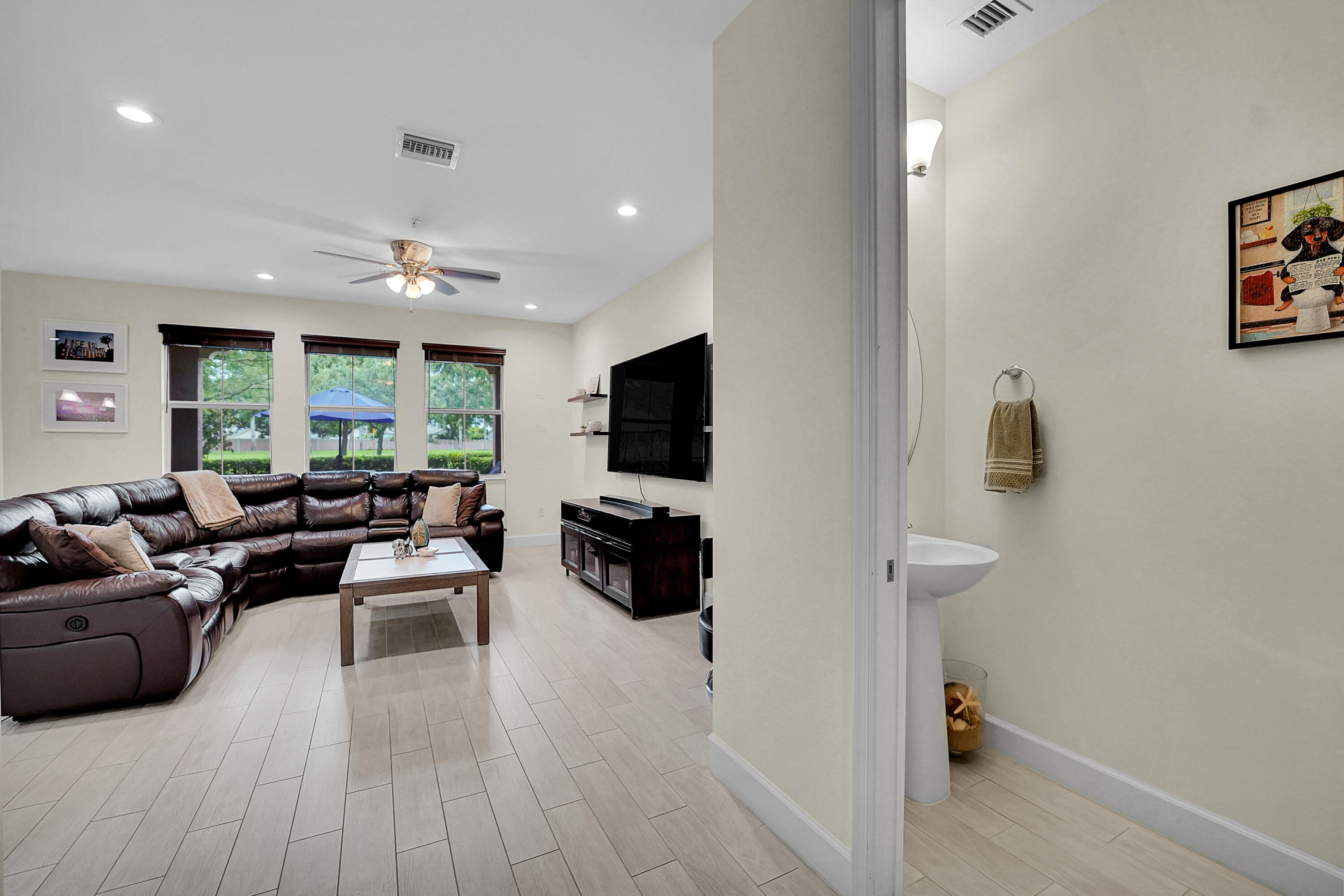 SAWGRASS LAKES - Residential
