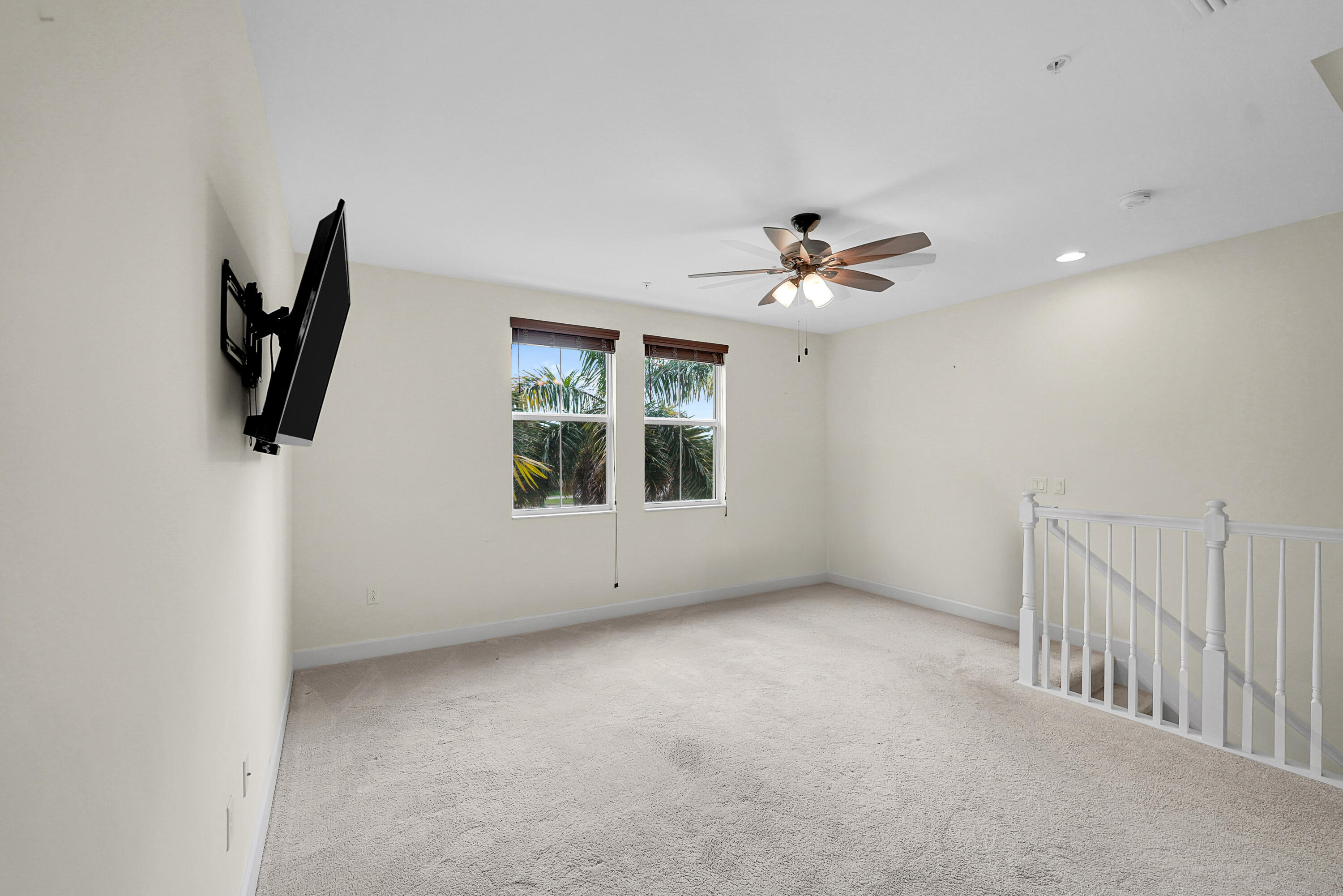 SAWGRASS LAKES - Residential
