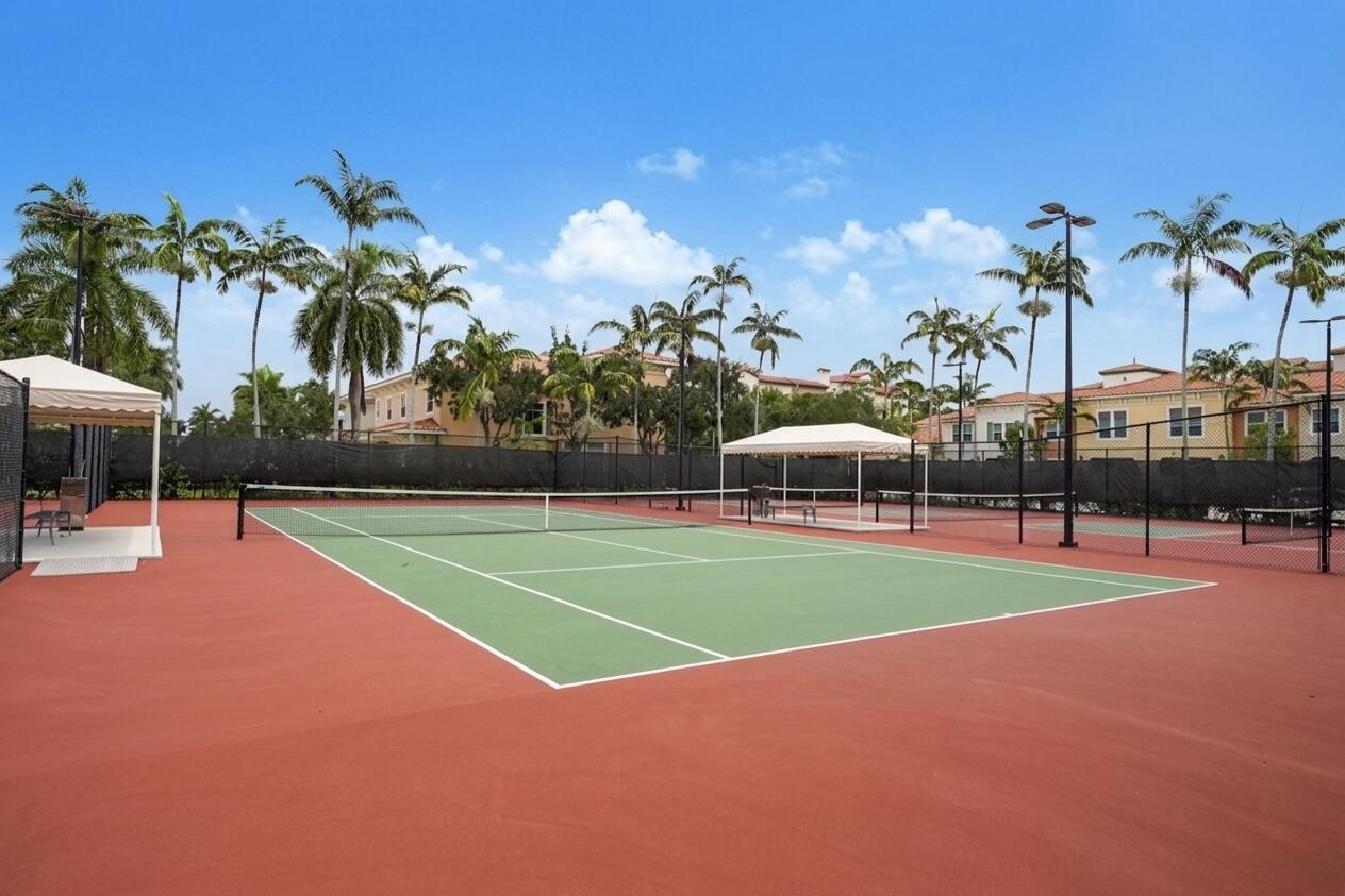 SAWGRASS LAKES - Residential