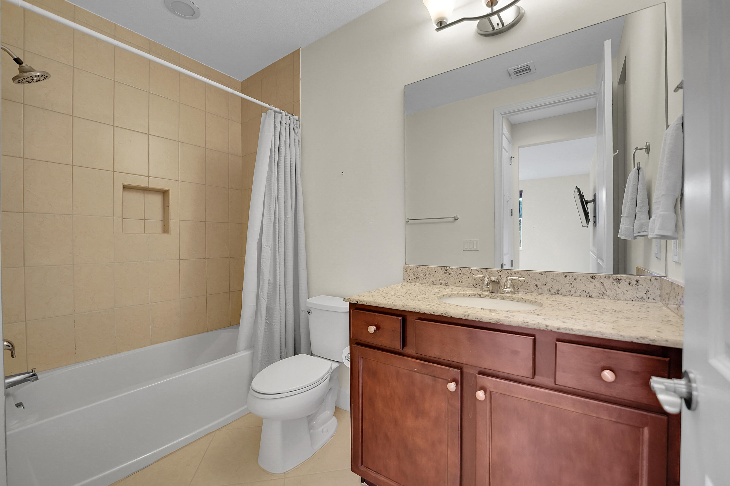 SAWGRASS LAKES - Residential