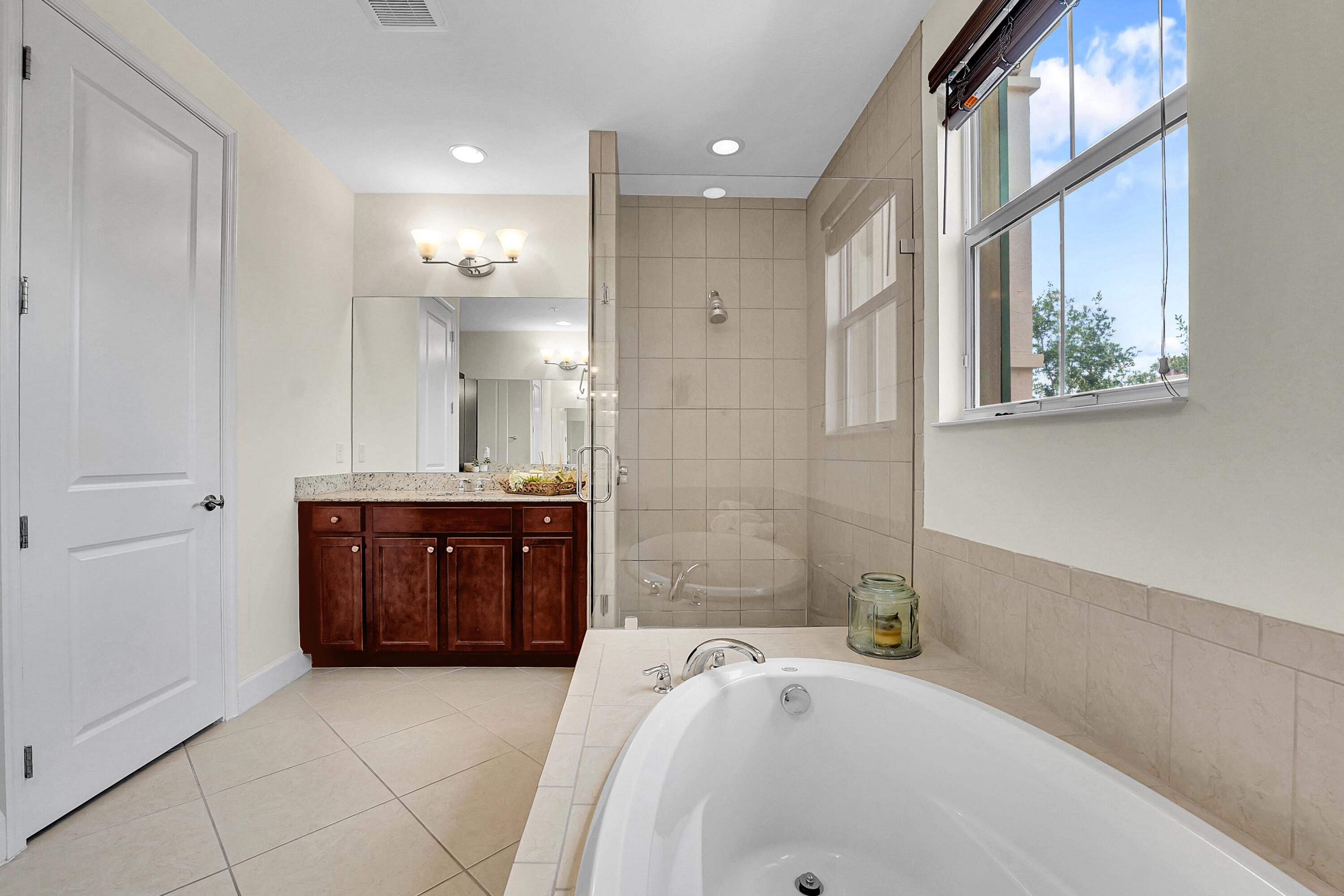 SAWGRASS LAKES - Residential