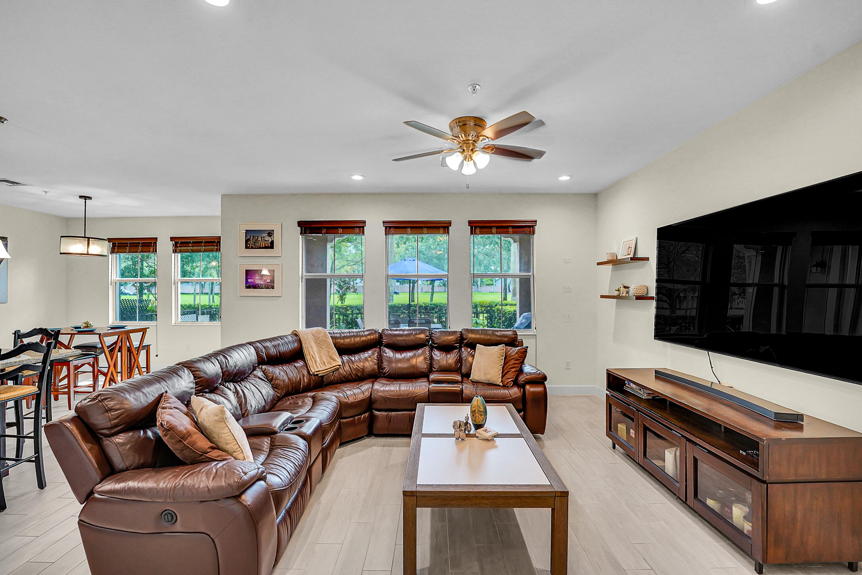 SAWGRASS LAKES - Residential