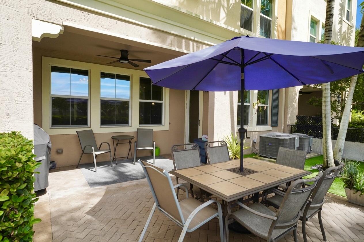 SAWGRASS LAKES - Residential