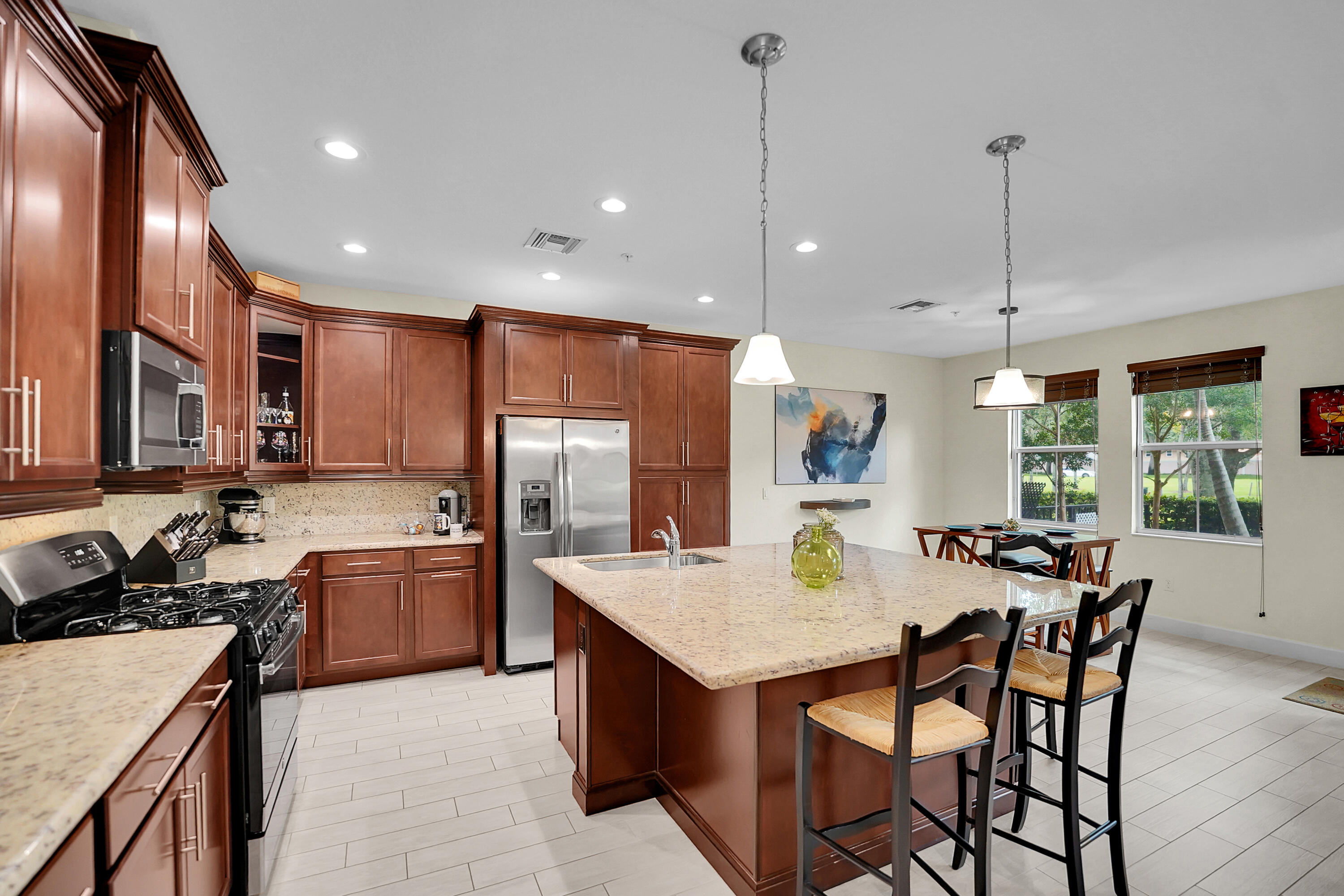 SAWGRASS LAKES - Residential