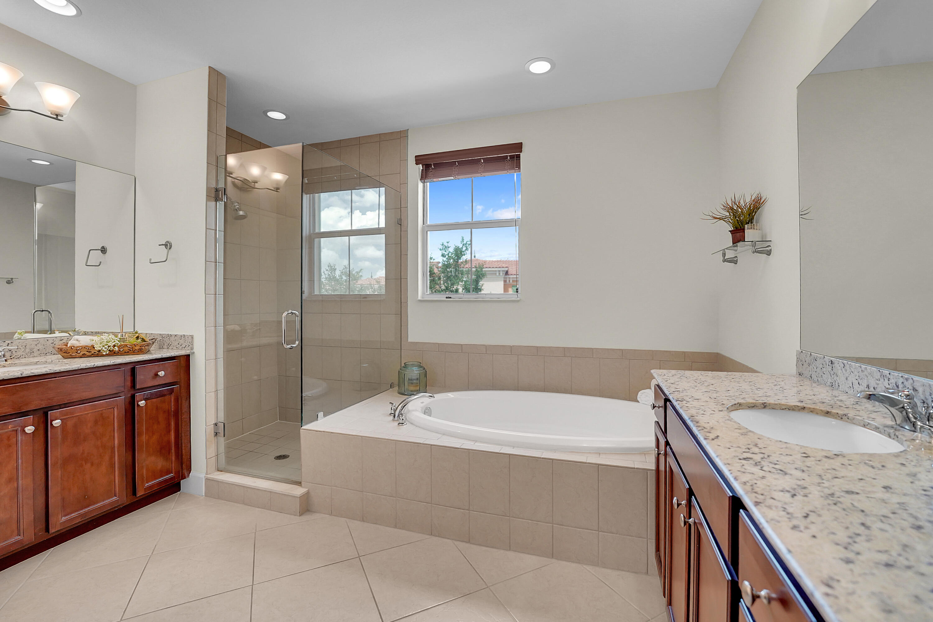 SAWGRASS LAKES - Residential