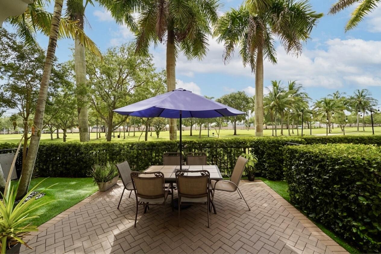 SAWGRASS LAKES - Residential