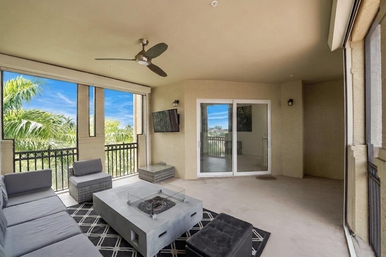 SAWGRASS LAKES - Residential