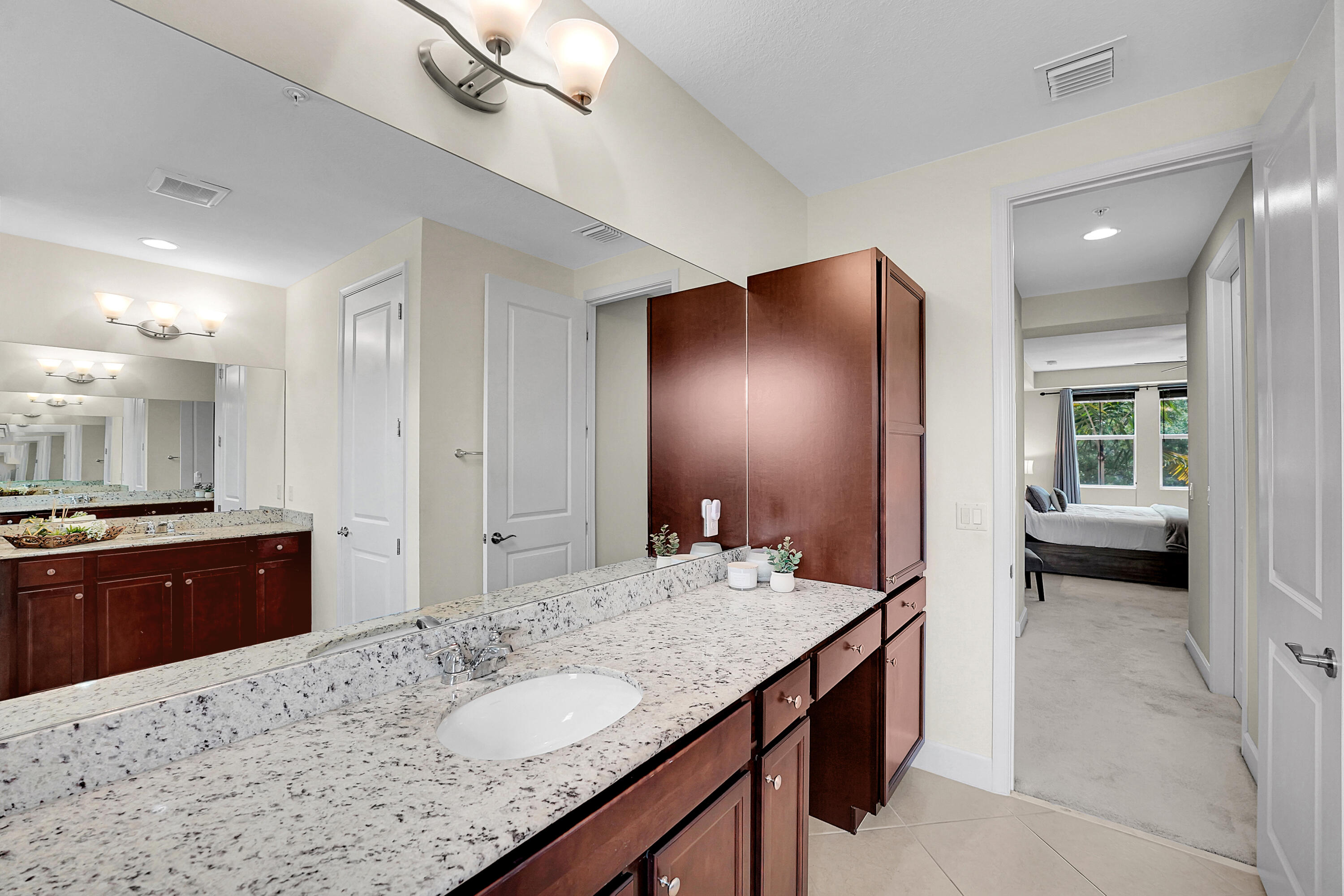 SAWGRASS LAKES - Residential