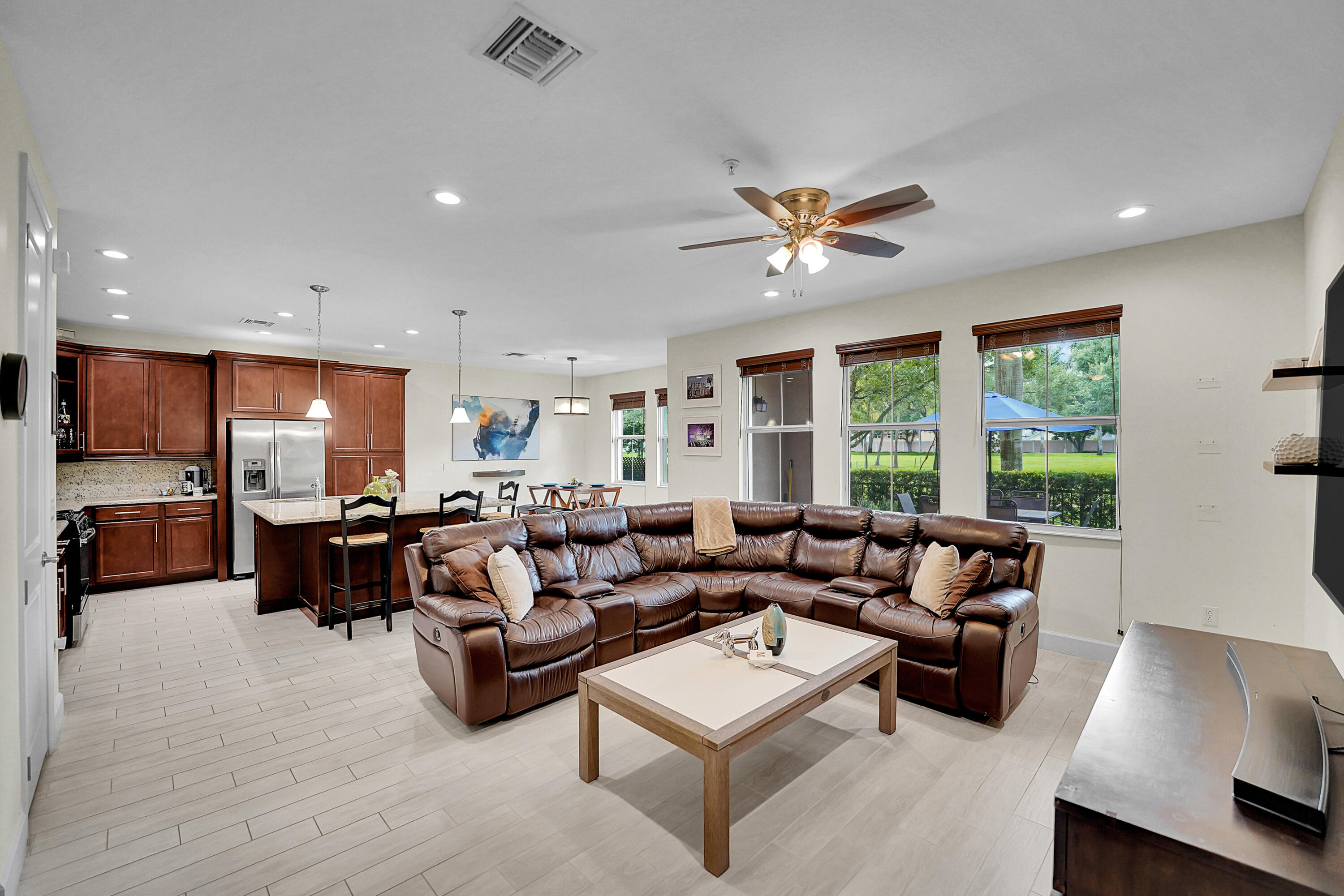 SAWGRASS LAKES - Residential