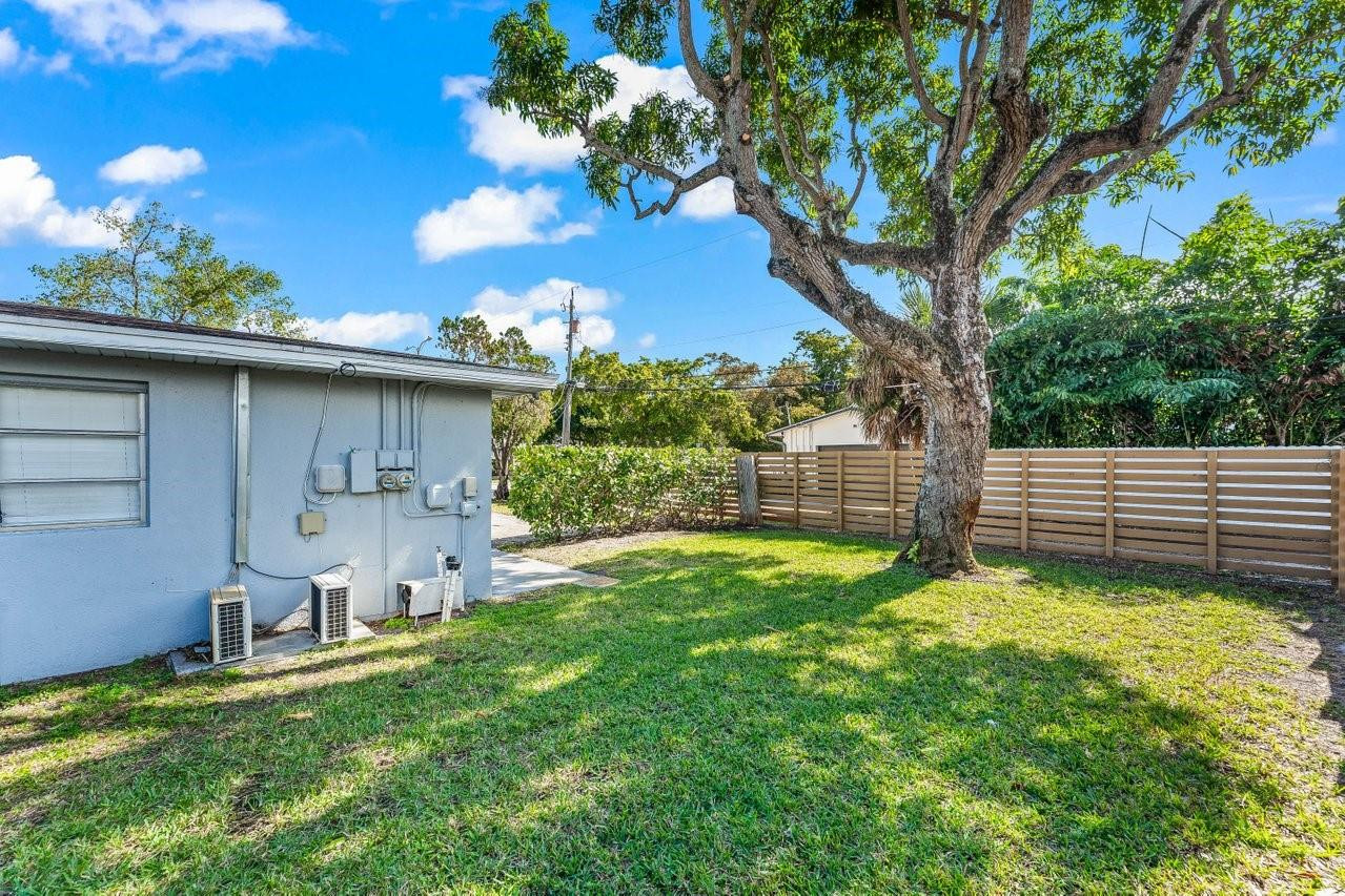LAUDERDALE - Residential Lease