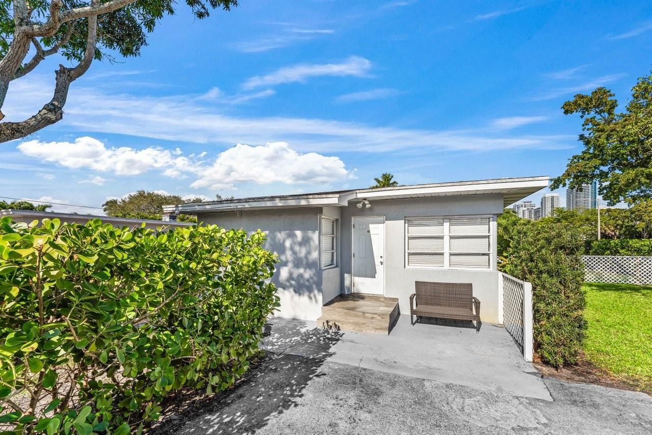 LAUDERDALE - Residential Lease