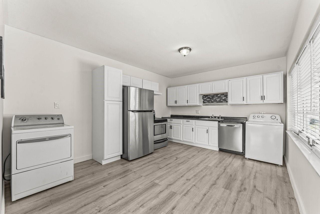 LAUDERDALE - Residential Lease