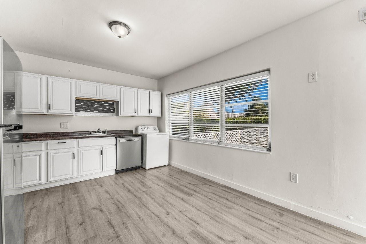LAUDERDALE - Residential Lease