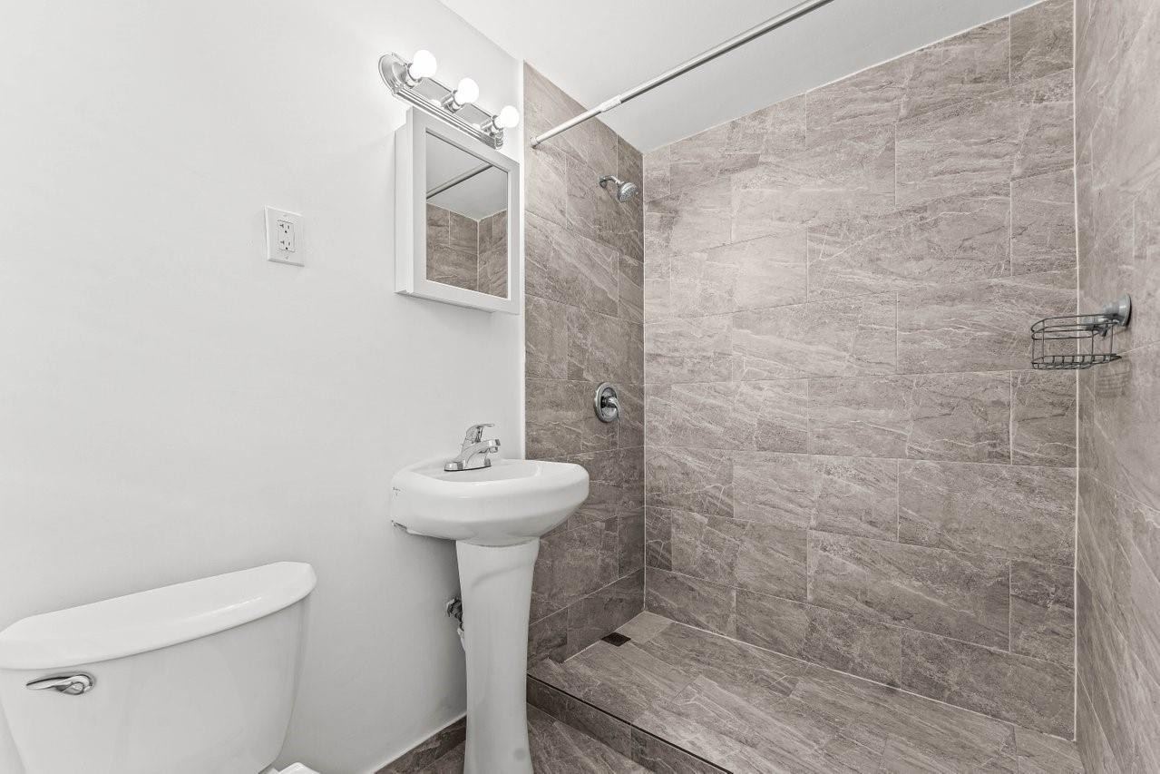 LAUDERDALE - Residential Lease