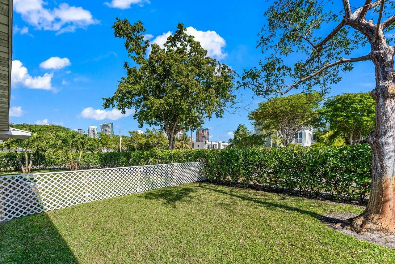 LAUDERDALE - Residential Lease