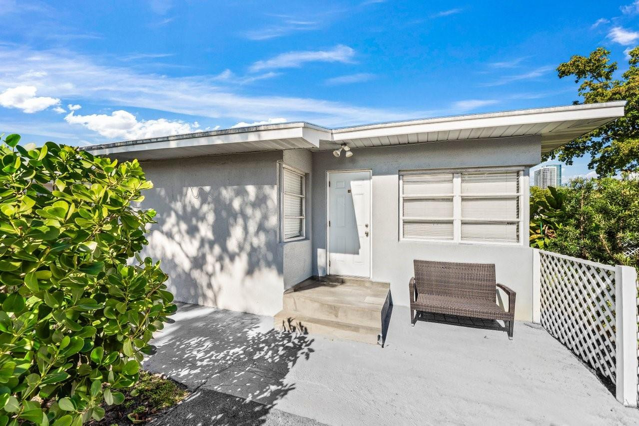 LAUDERDALE - Residential Lease
