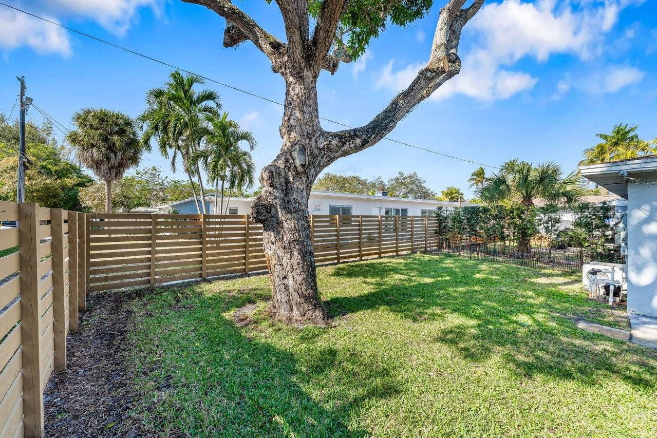LAUDERDALE - Residential Lease