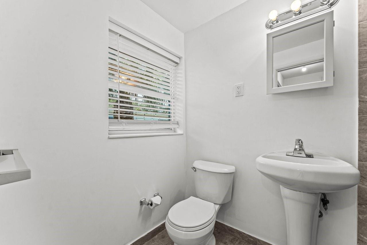 LAUDERDALE - Residential Lease