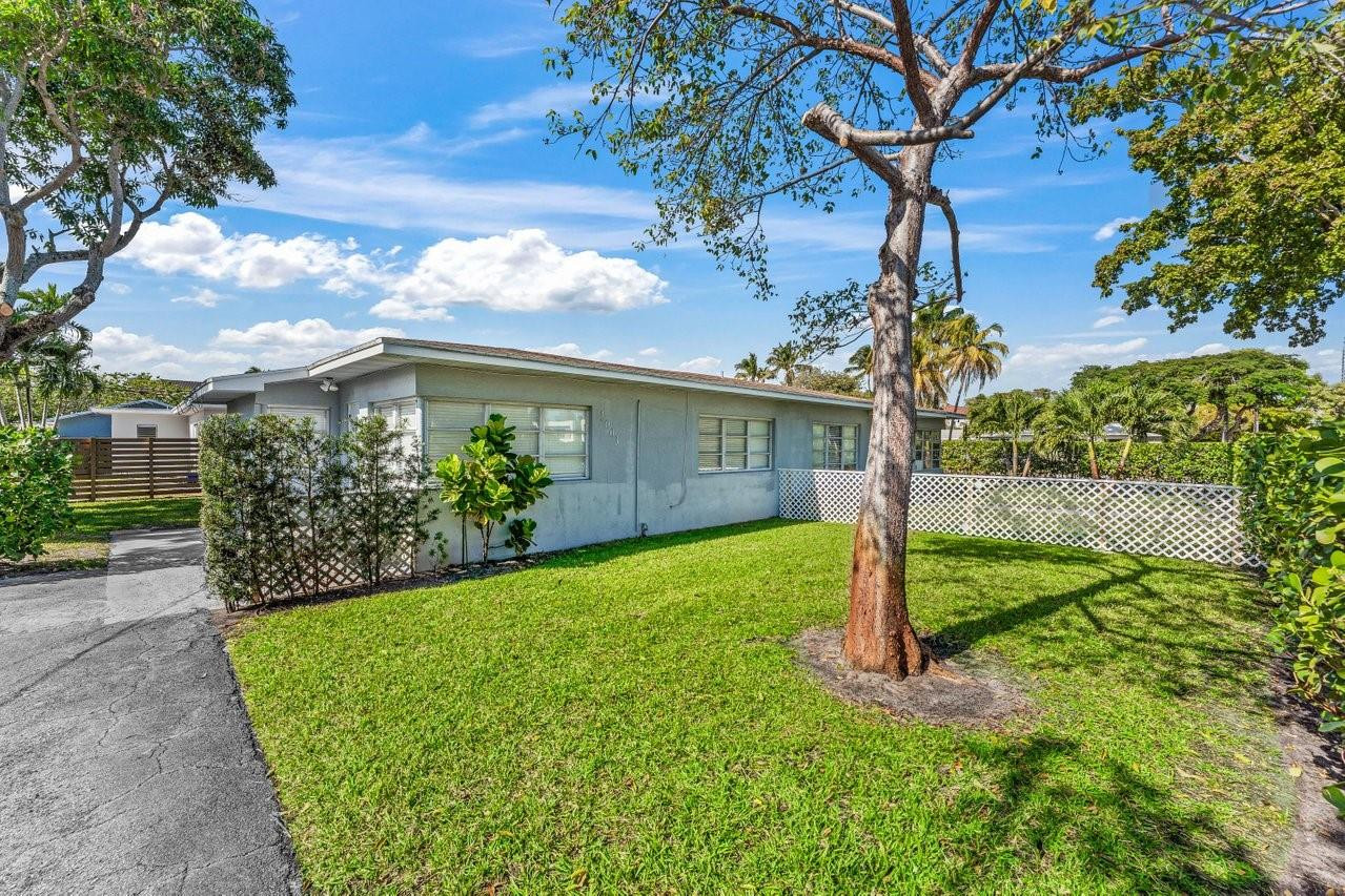 LAUDERDALE - Residential Lease