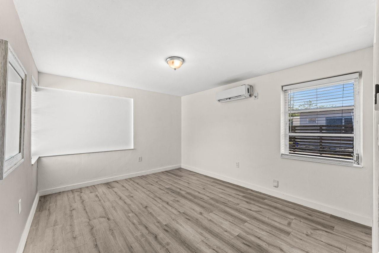 LAUDERDALE - Residential Lease