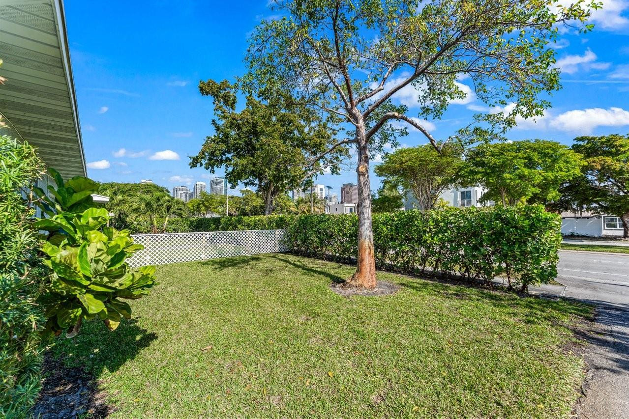 LAUDERDALE - Residential Lease