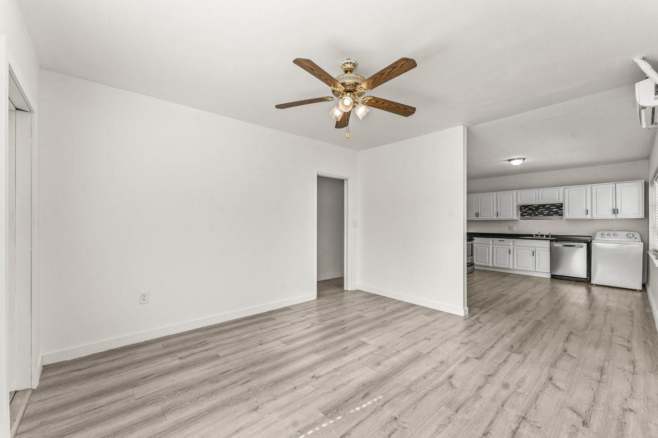 LAUDERDALE - Residential Lease