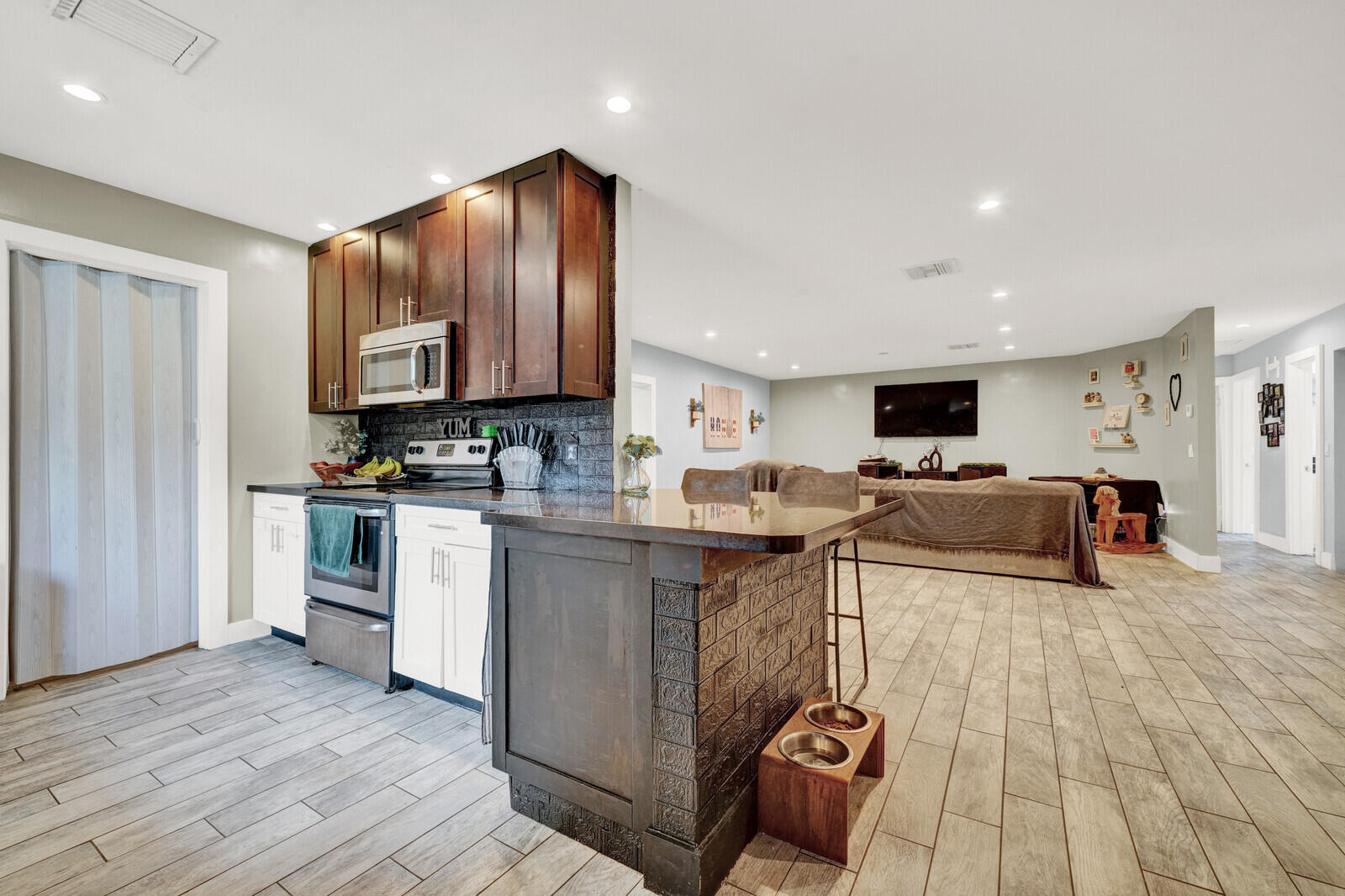 SANDALFOOT COVE SECTION 2 IN - Residential