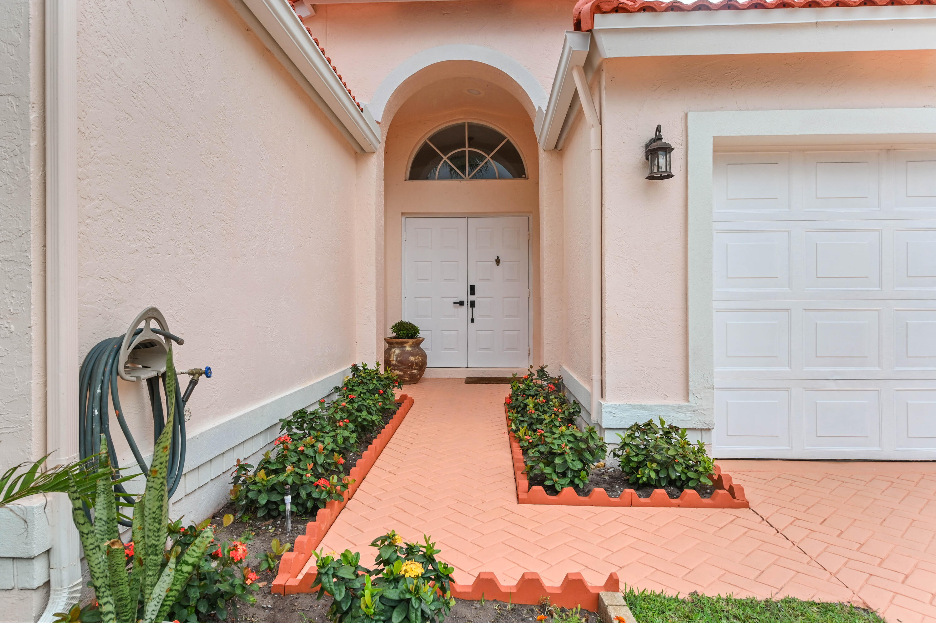 CORAL LAKES - Residential