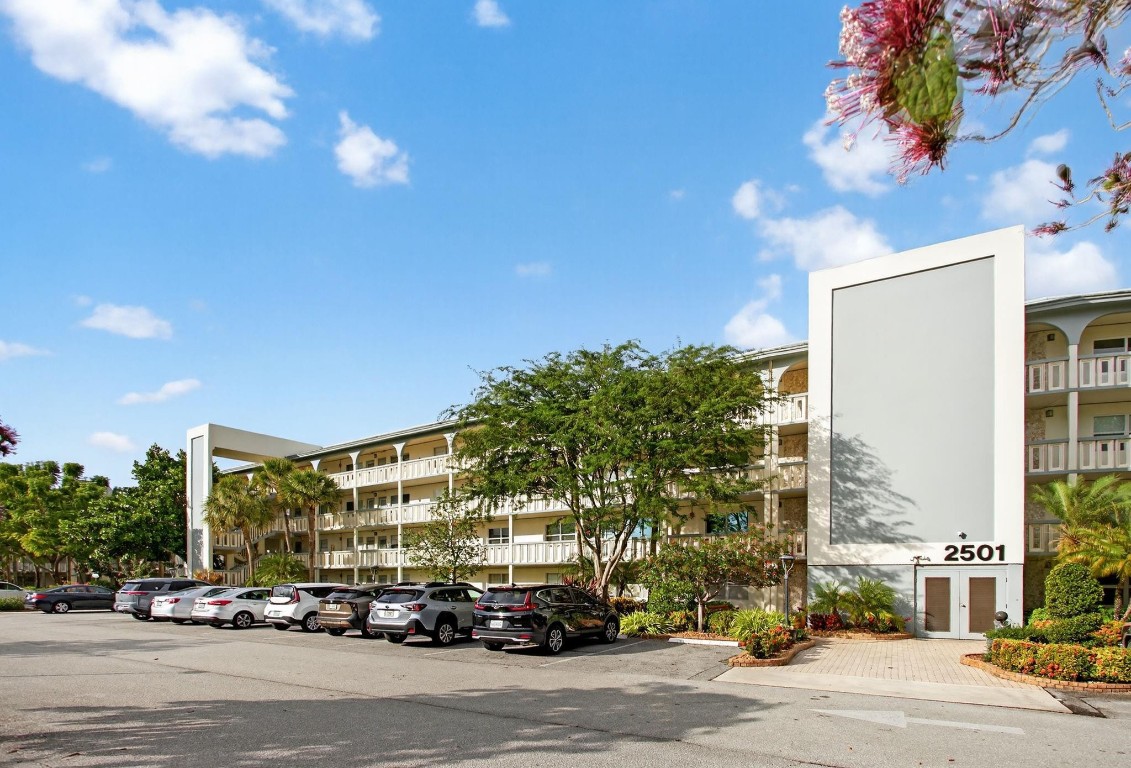 WYNMOOR GOLF VILLAGE - Residential